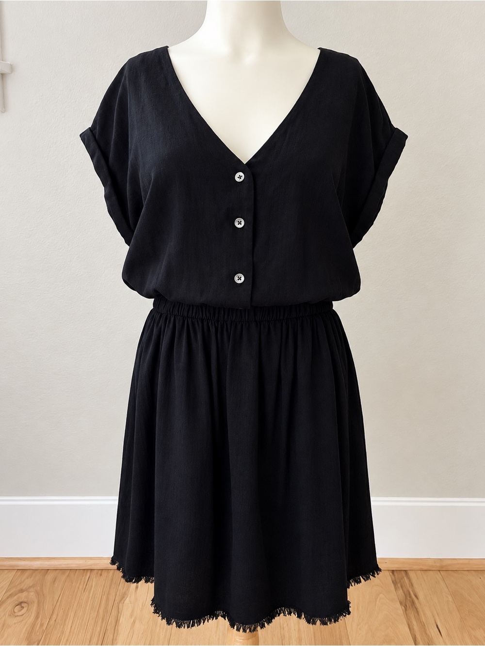 Splendid Black V-Neck Button Front Elastic Waist Short Sleeve Dress